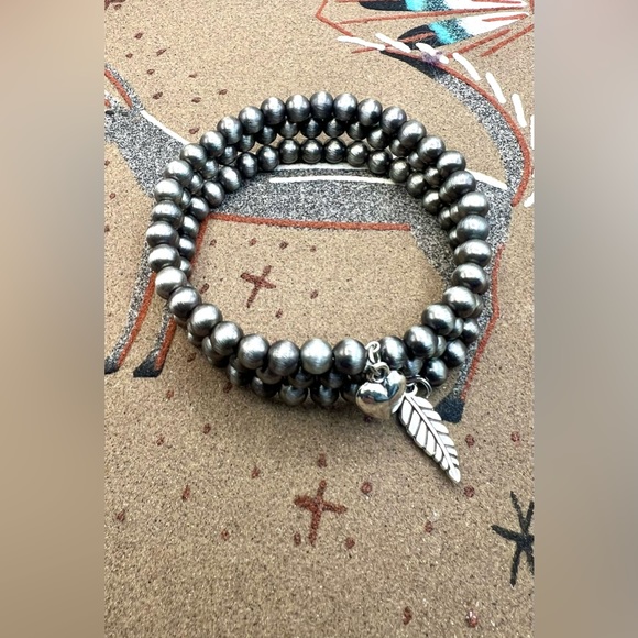 Southwestern Silver Faux Navajo Pearl Feather Heart Beaded Wire Wrap Bracelet - Picture 1 of 3